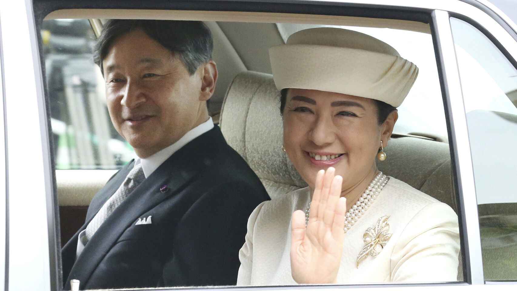 Los emperadores de Japón, Naruhito y su esposa Masako, después de la proclamación en mayo.
