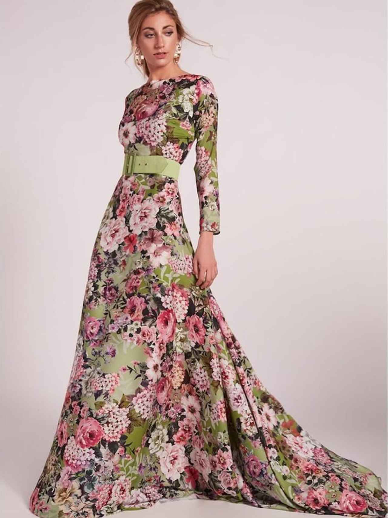 Vestido de seda con hortensias de la diseñadora y firma española Matilde Cano.