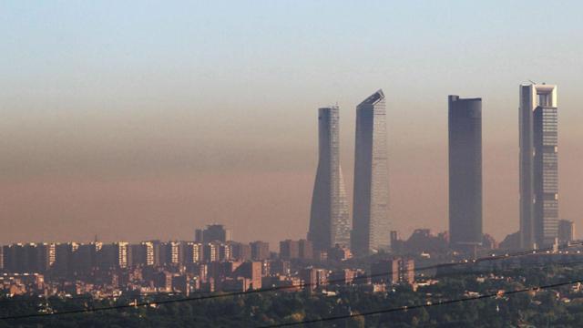 Una imagen de archivo muestra la contaminación en Madrid.