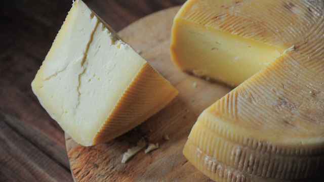 Imagen de una porción de queso.