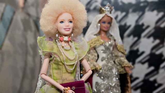 Cayetana de Alba se convierte en una llamativa Barbie a la que no le falta detalle.