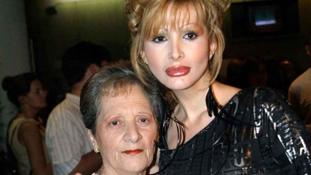 Margarita Seisedos junto a su hija Yurena.