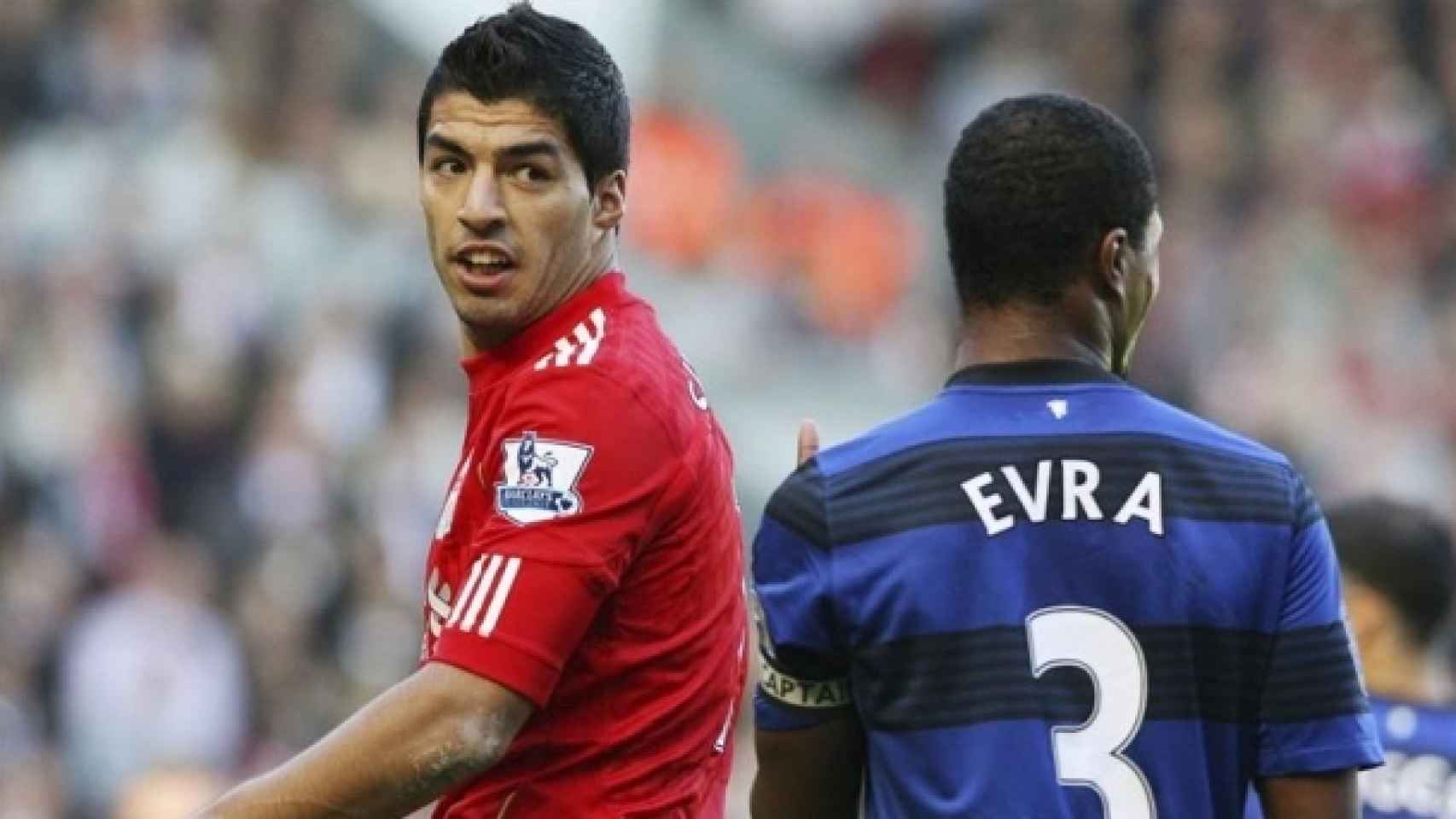 El Liverpool pide perdón a Evra nueve años después por el ataque racista de Luis Suárez