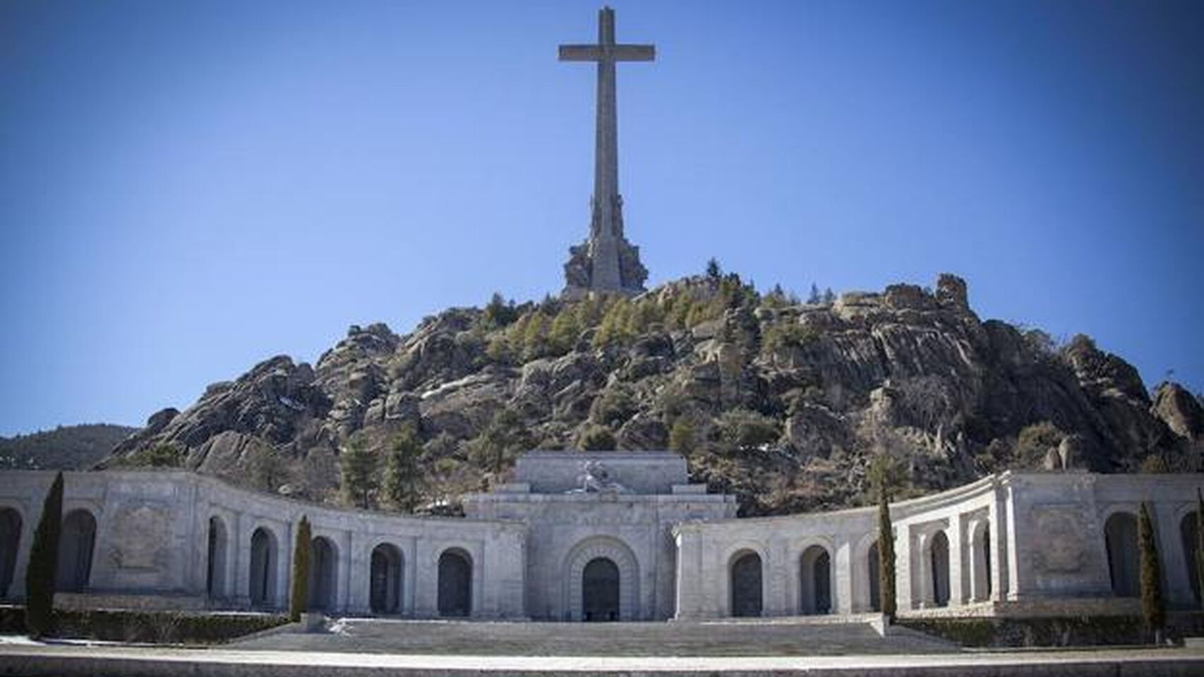 Basílica y cruz del Valle de los Caídos./
