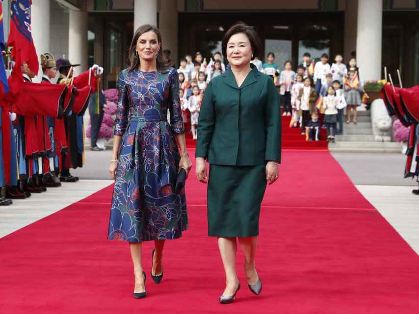 La reina Letizia y la primera dama de Corea del Sur, durante la visita de los Reyes de España al país asiático.