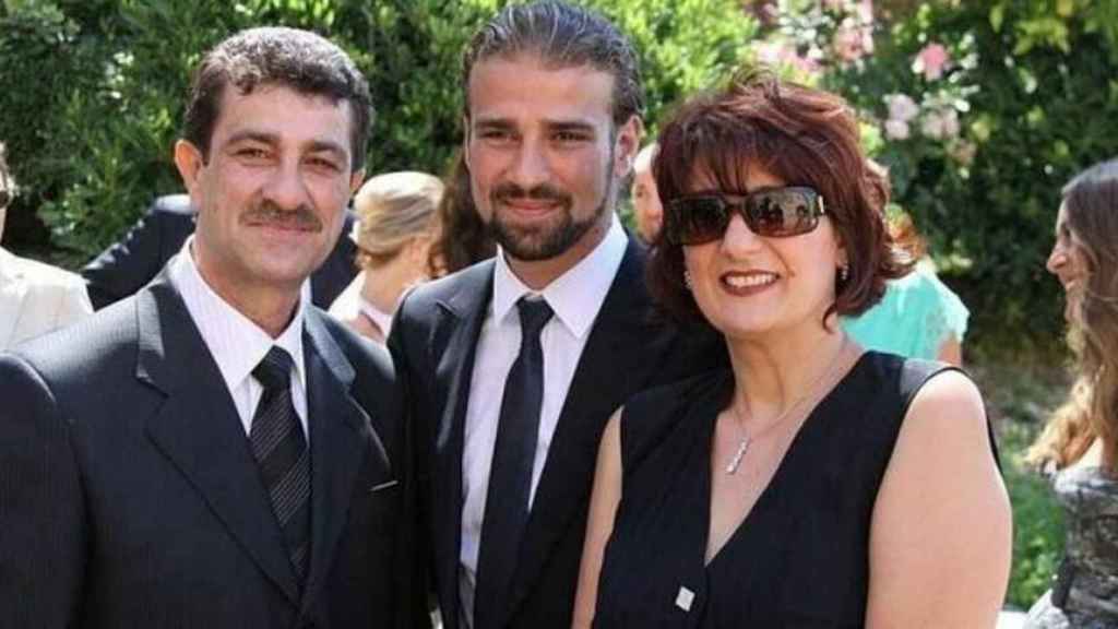 Mario Biondo junto a sus padres, Pipo Biondo y Santina D'Alessandro.