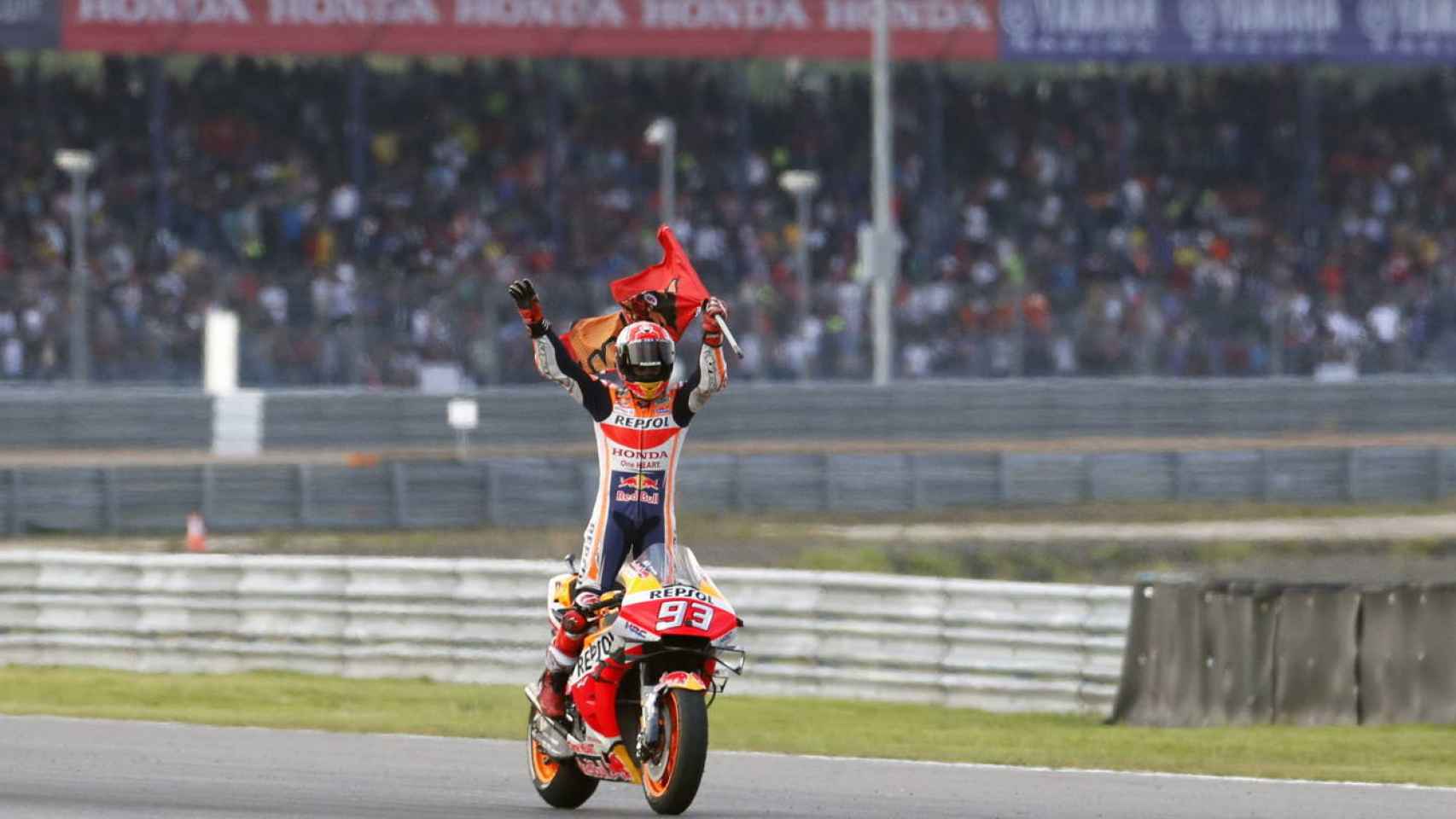 Márquez celebra en Tailandia su título de campeón del mundo 2019.