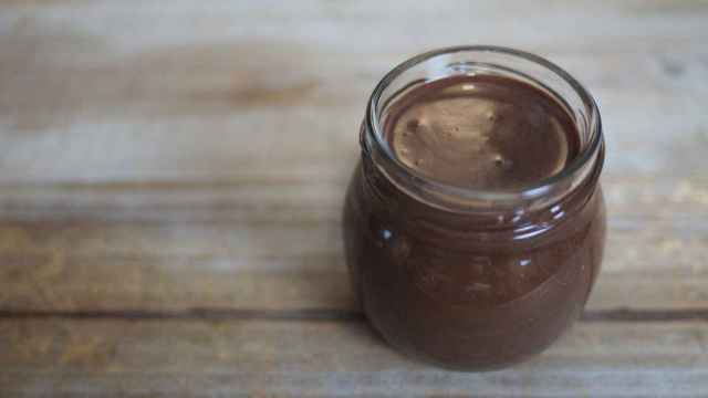 Crema de cacao y avellanas casera y sin azúcar, más sana que comprada