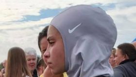 Descalifican a una corredora de cross por llevar hijab