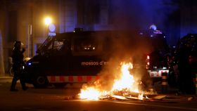 Mossos d'Esquadra intervienen en los disturbios de Barcelona.