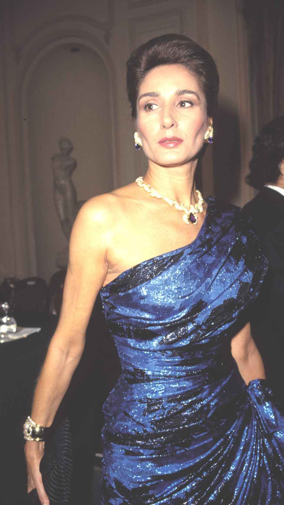 Naty Abascal acudiendo a una cena de gala en 1990.