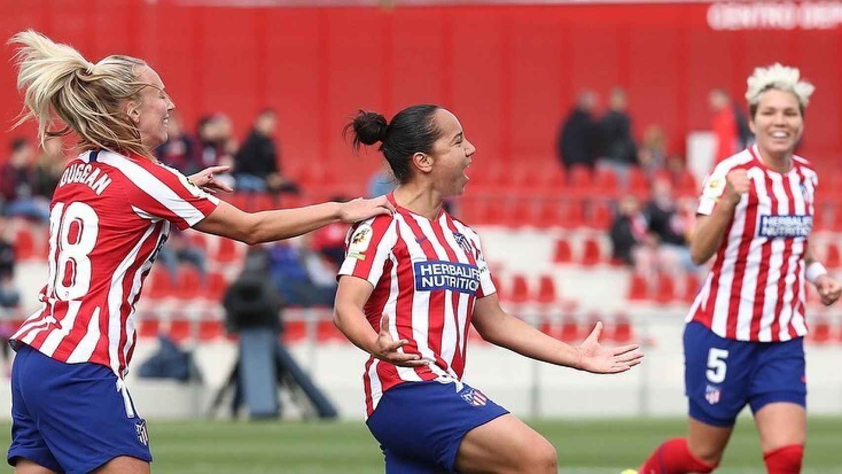 Charlyn Corral, en un partido del Atlético de Madrid femenino