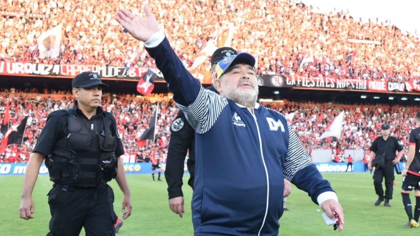 Diego Armando Maradona, en su regreso al estadio de Newell's