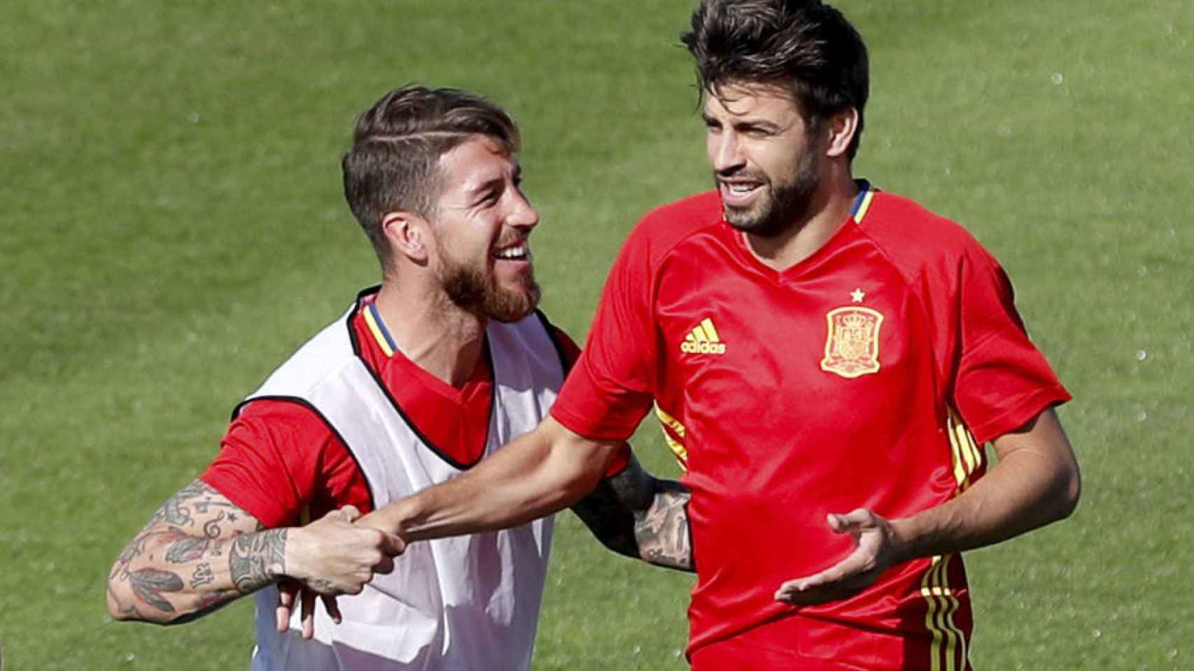 Sergio Ramos y Gerard Piqué, con la Selección