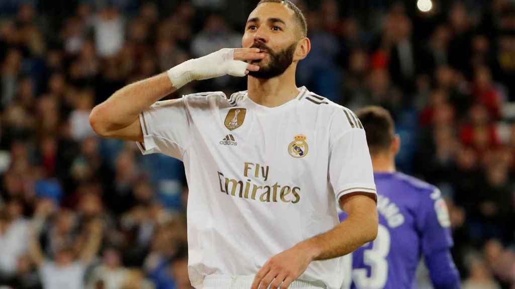Karim Benzema celebra un gol con el Real Madrid en La Liga