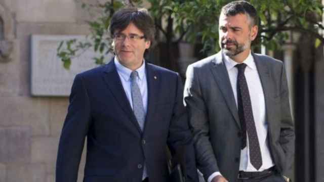 El expresidente de la Generalitat, Carles Puigdemont, junto al exconseller Santi Vila en una imagen de archivo.