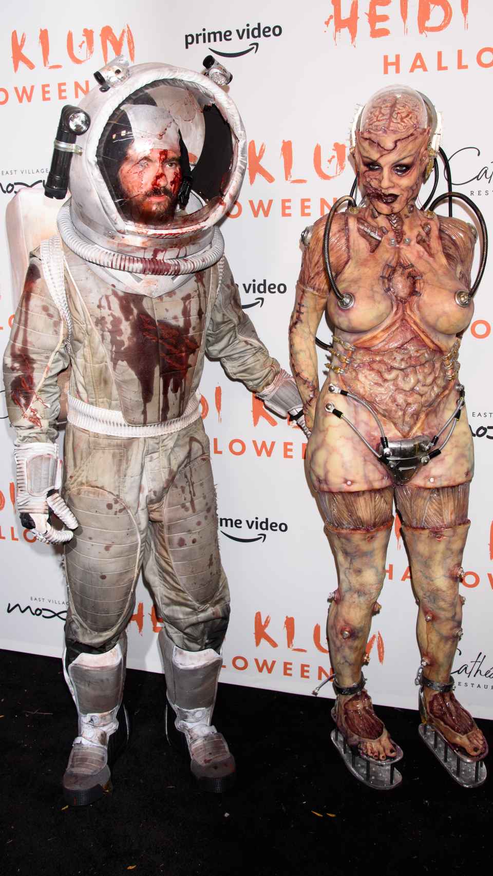 Heidi Klum y Tom Kaulitz en el photocall de la fiesta de Halloween.