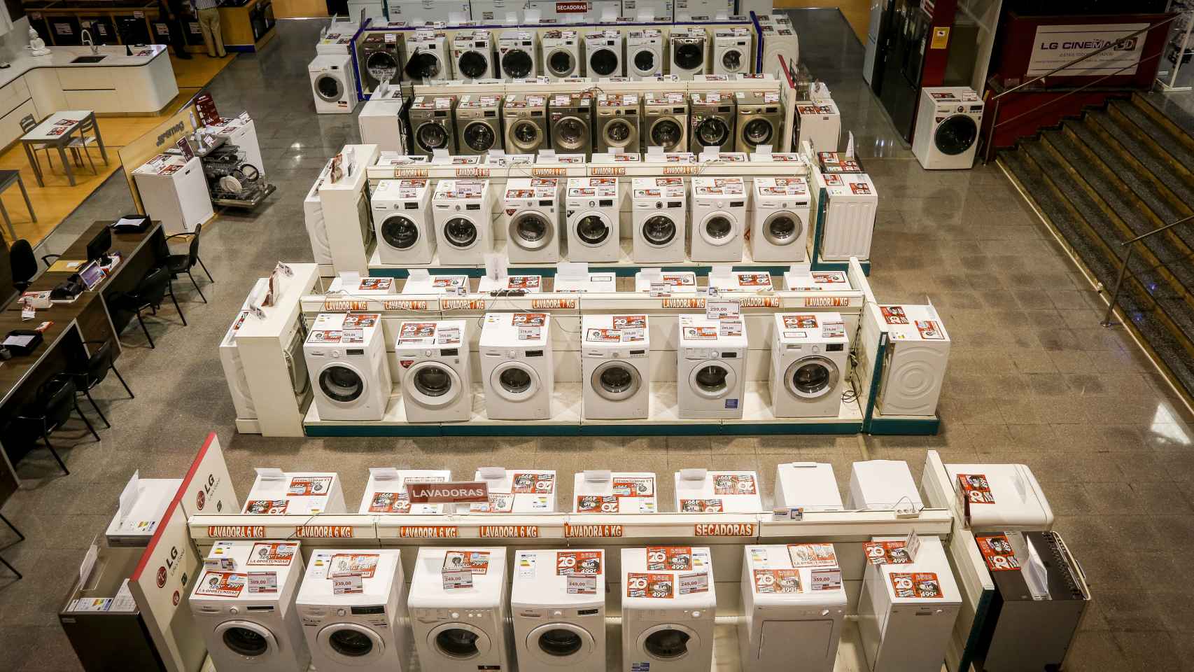 La empresa de Rivero vende unas 12.000 lavadoras al año