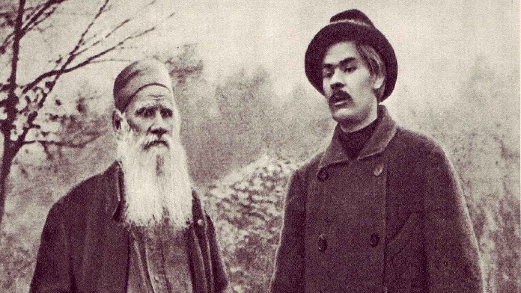 Tolstói y Gorki en Yásnaia Poliana en 1900