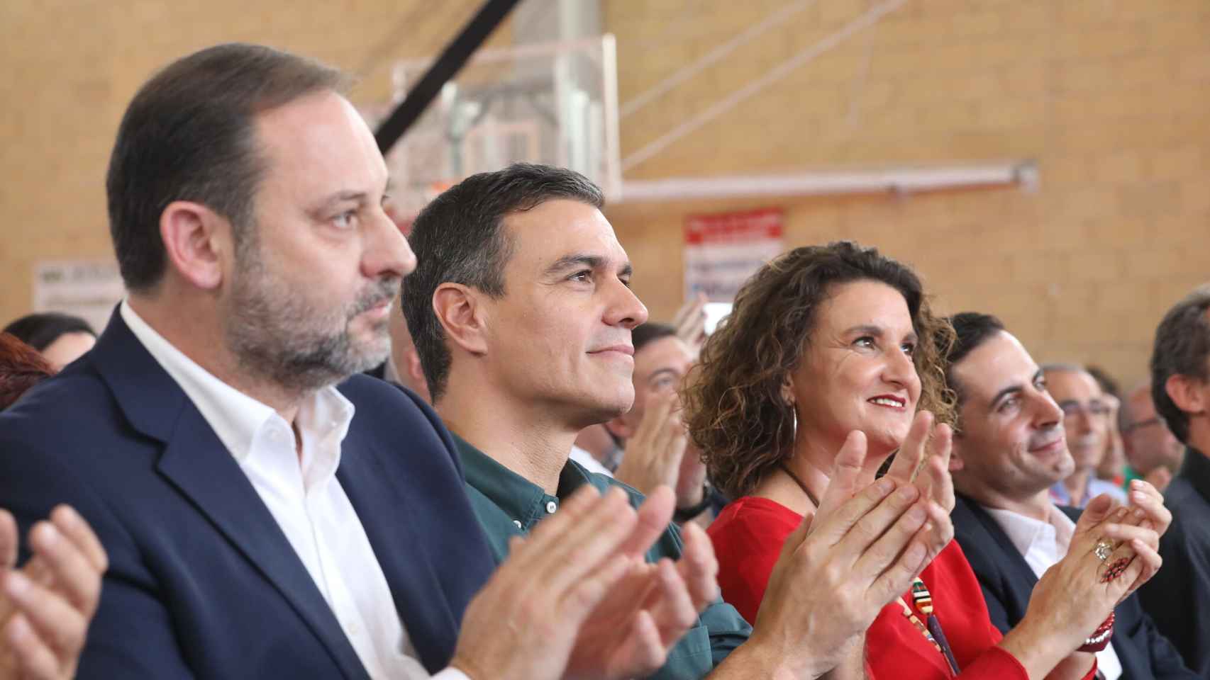 Ábalos, Sánchez y Mercedes Caballero, secretaria general del PSOE en la provincia de Valencia.