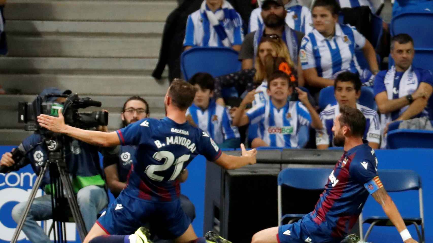 Mayoral celebra su gol al Barça.