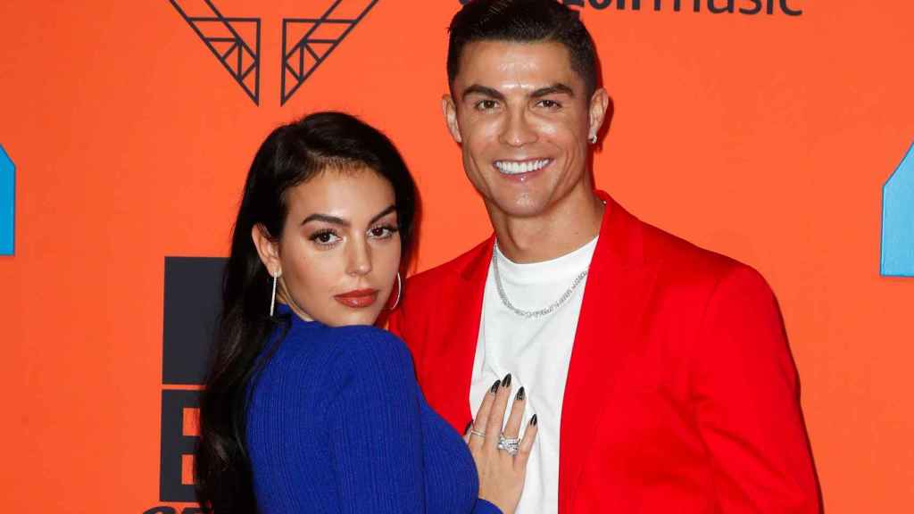 Georgina y Cristiano Ronaldo desataron la locura al aparecer en la alfombra roja.