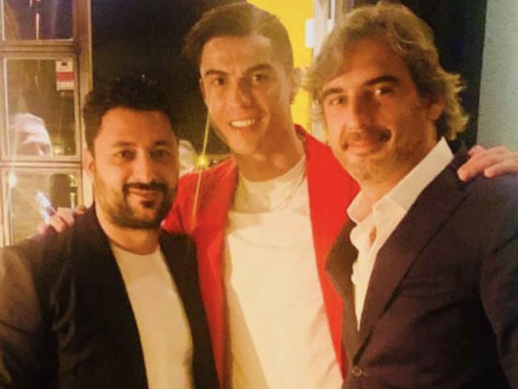 Cristiano Ronaldo junto a Óscar Vega, dueño del restaurante Mariatrifulca.