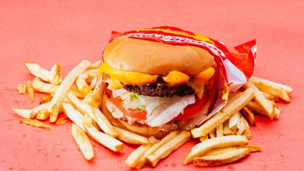 Hamburguesa y patatas fritas de comida rápida: hyper-palatables por definición.