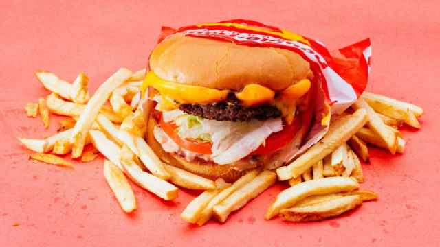 Hamburguesa y patatas fritas de comida rápida: hyper-palatables por definición.