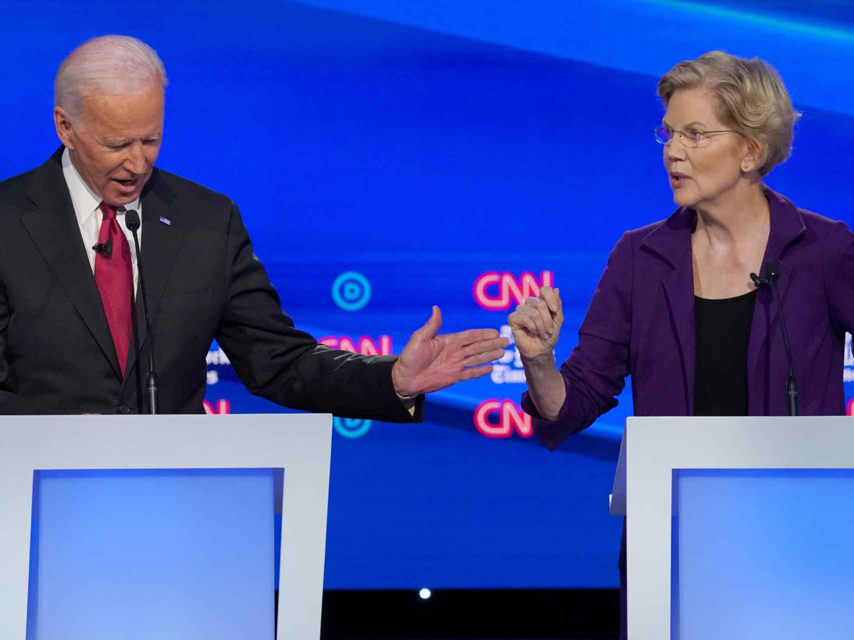 Los precandidatos demócratas Joe Biden y Elizabeth Warren.