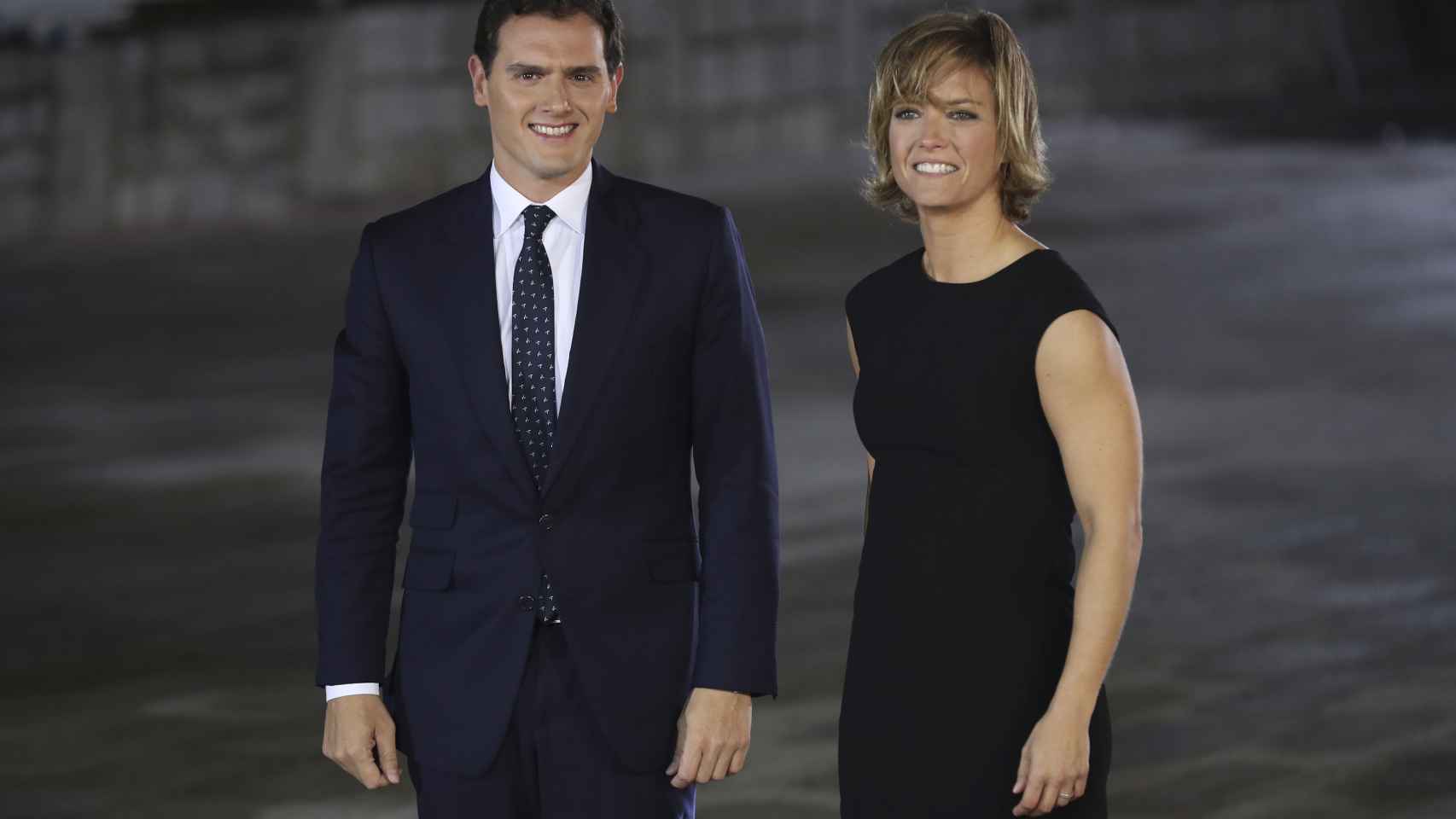 María Casado junto a Albert Rivera, en los minutos previos al debate electoral del 4 de noviembre.