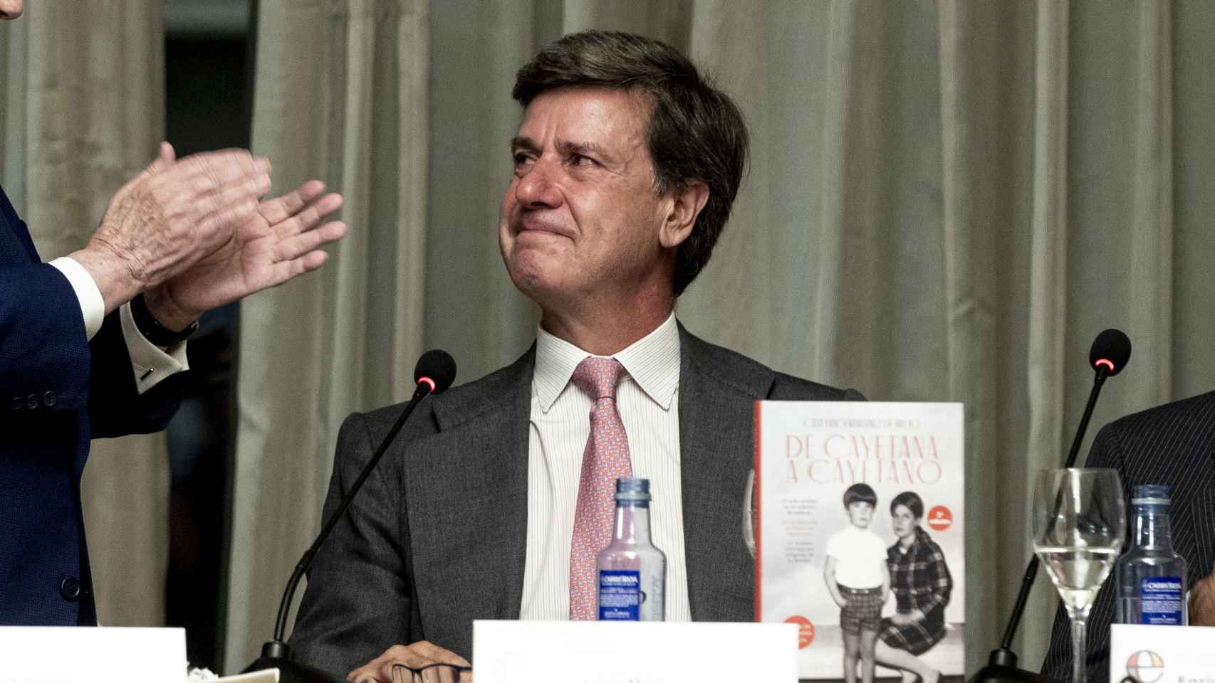 Cayetano Martínez de Irujo ha presentado su libro 'De Cayetana a Cayetano'.