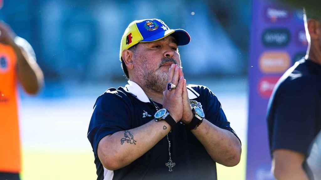 Diego Maradona, dirigiendo a Gimnasia y Esgrima La Plata