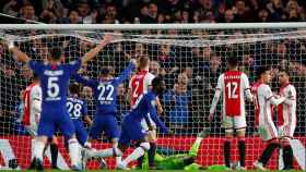 El Chelsea celebra el gol del empate a cuatro contra el Ajax de Ámsterdam