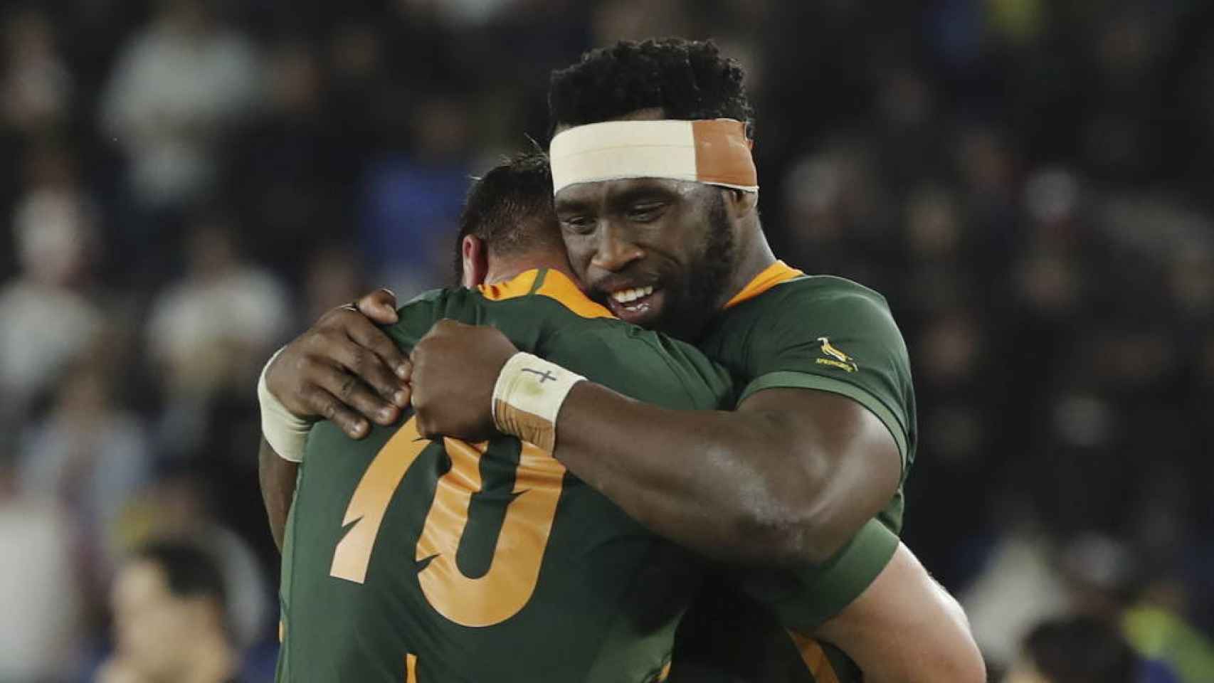 Siya Kolisi y Pollard, tras ganar el Mundial de rugby 2019 con la selección de Sudáfrica