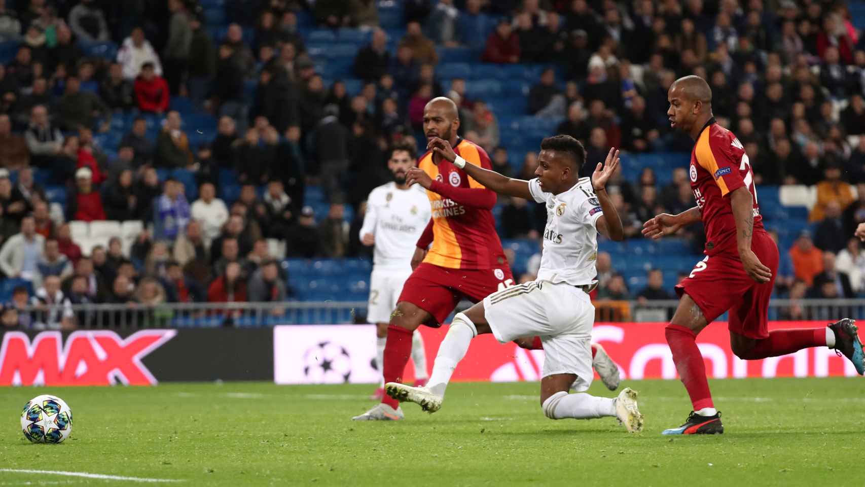 Rodrygo Goes completa su gran noche con su tercer gol al Galatasaray