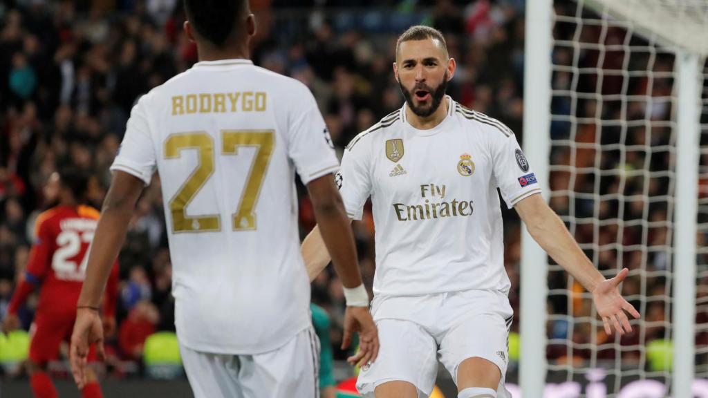 Benzema celebra con Rodrygo su gol ante el Galatasaray