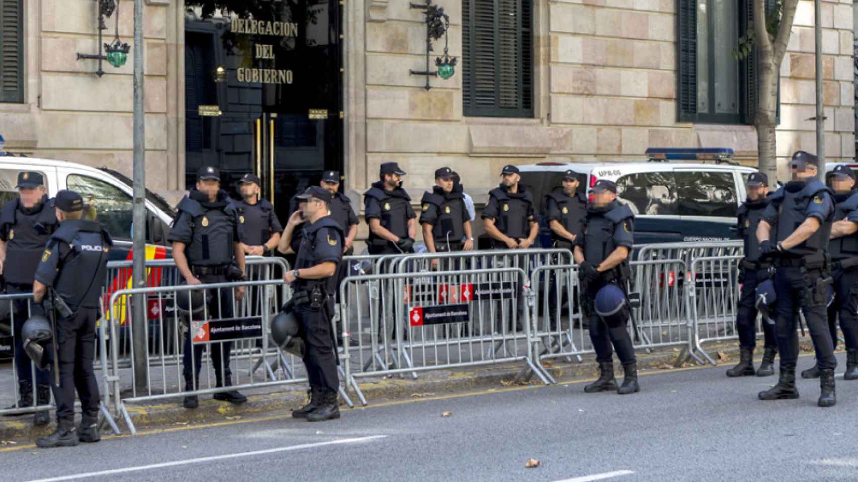 Agentes de la Policía Nacional en la Delegación del Gobierno de Barcelona.