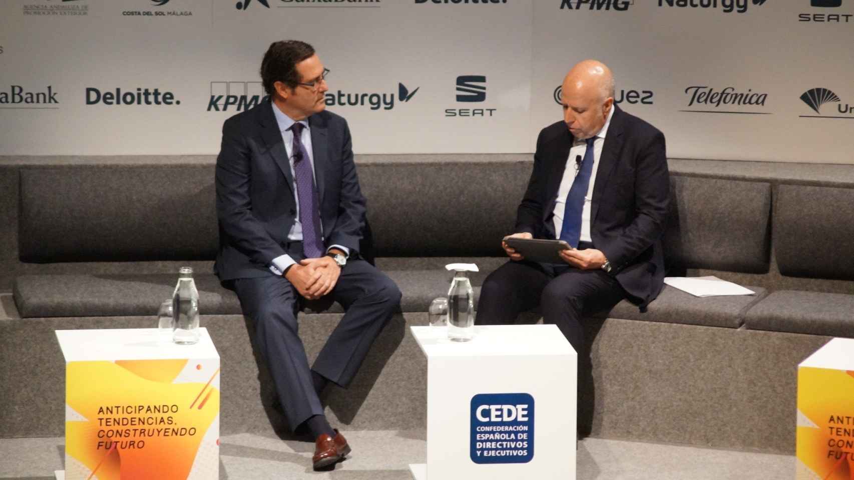 Antonio Garamendi, presidente de CEOE, junto a Hilario Albarracín, presidente de KPMG en el XVIII Congreso CEDE.