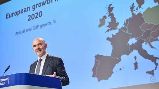 El comisario  Pierre Moscovici, durante la presentación de las previsiones este jueves en Bruselas