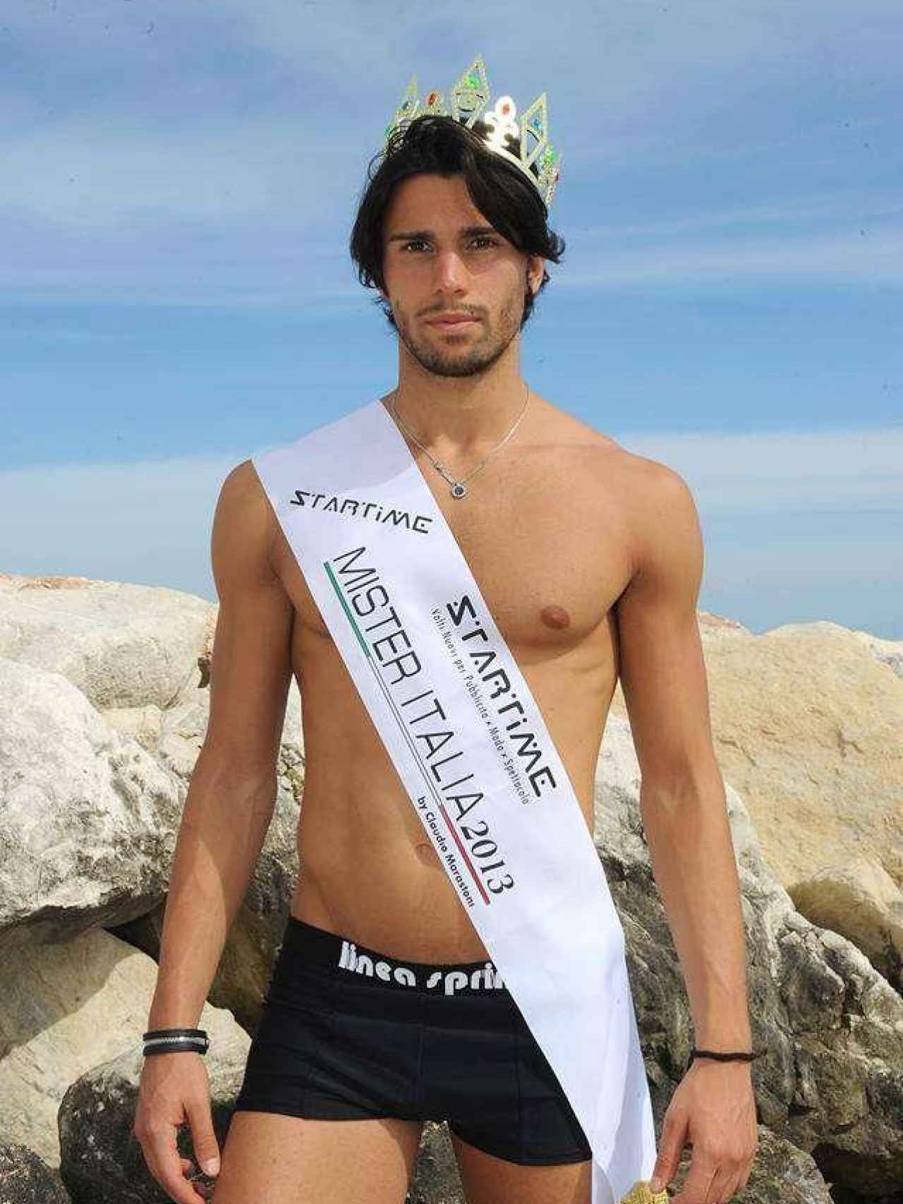 Luca Onestini cuando se alzó con la corona de Mister Italia 2013.