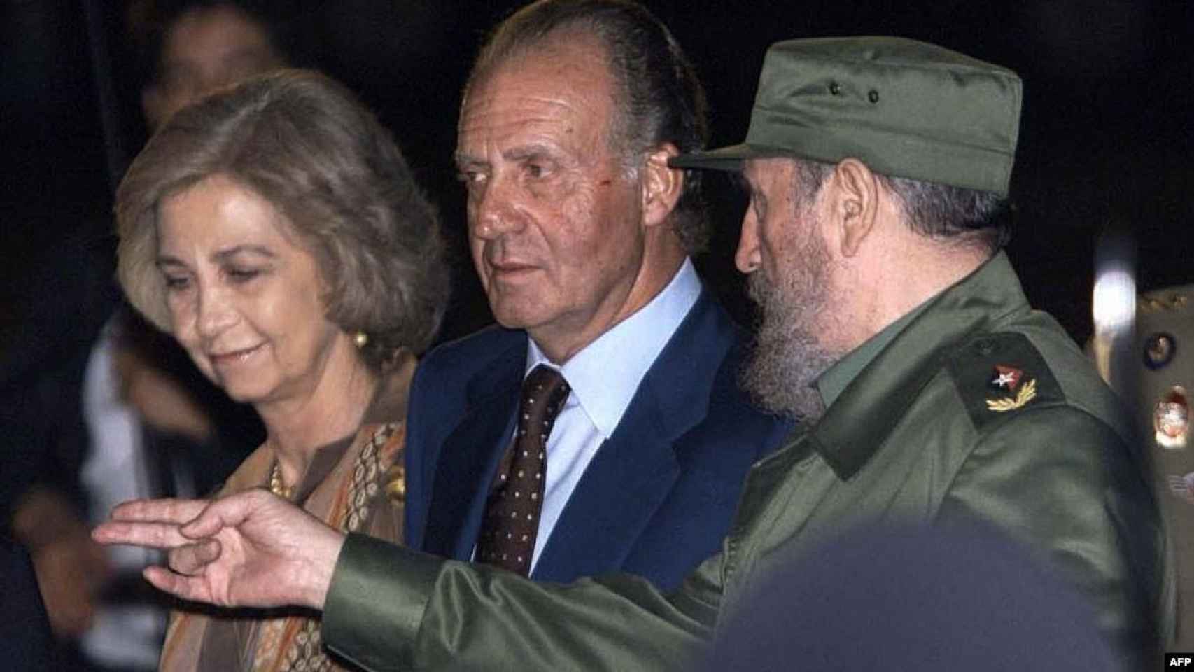 Los reyes eméritos de visita en Cuba en 1999.