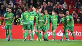 Los jugadores de la Real Sociedad celebran un gol frente al Granada