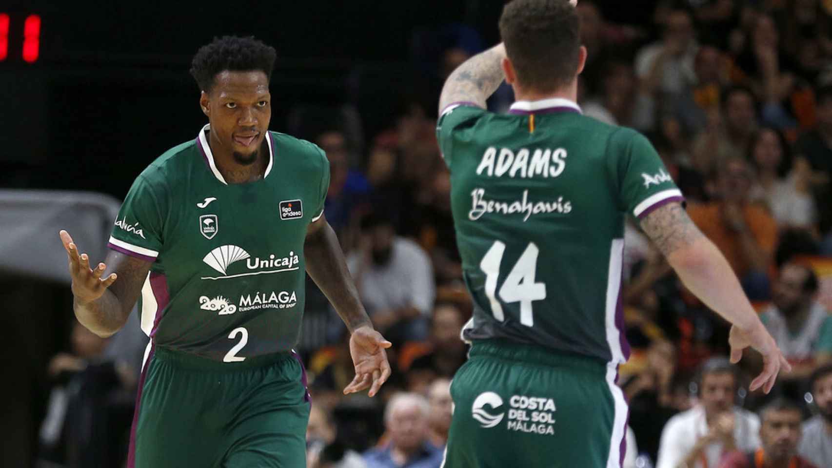 Adams y Thompson, durante el partido de Liga Endesa entre Unicaja y Valencia Basket
