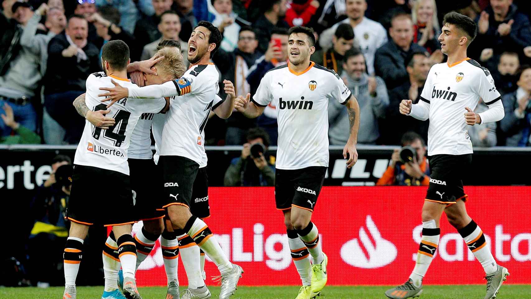 El Valencia celebra uno de los goles ante el Granada