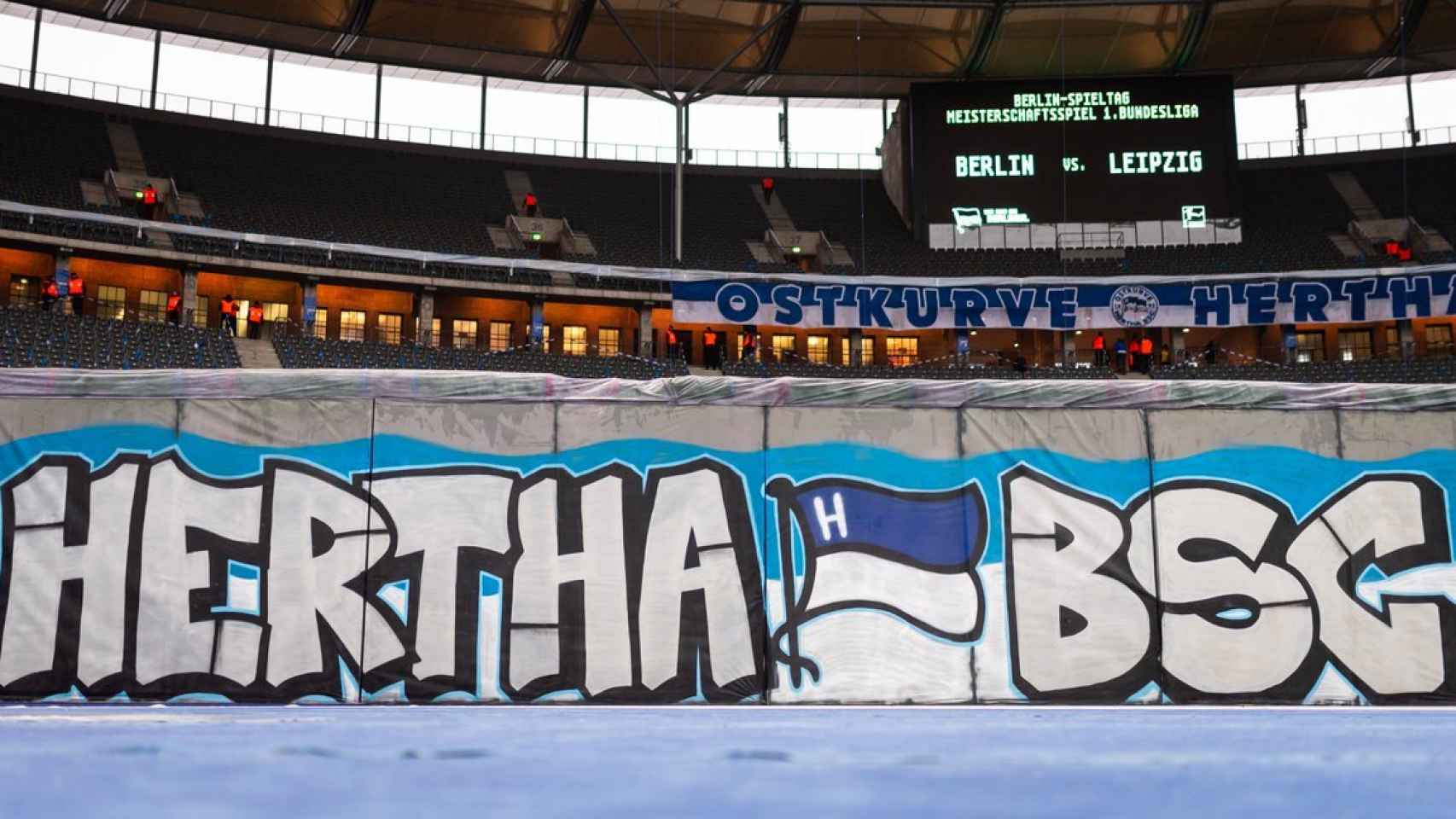 El acto del Hertha Berlin en el 30 aniversario de la caída del Muro