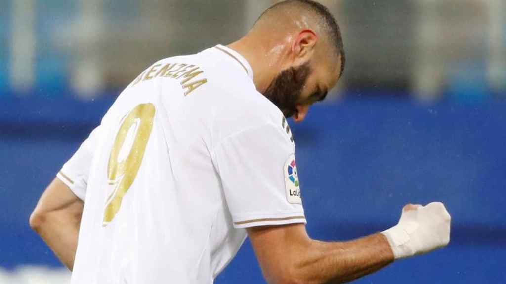 Karim Benzema celebra un gol con el Real Madrid en La Liga