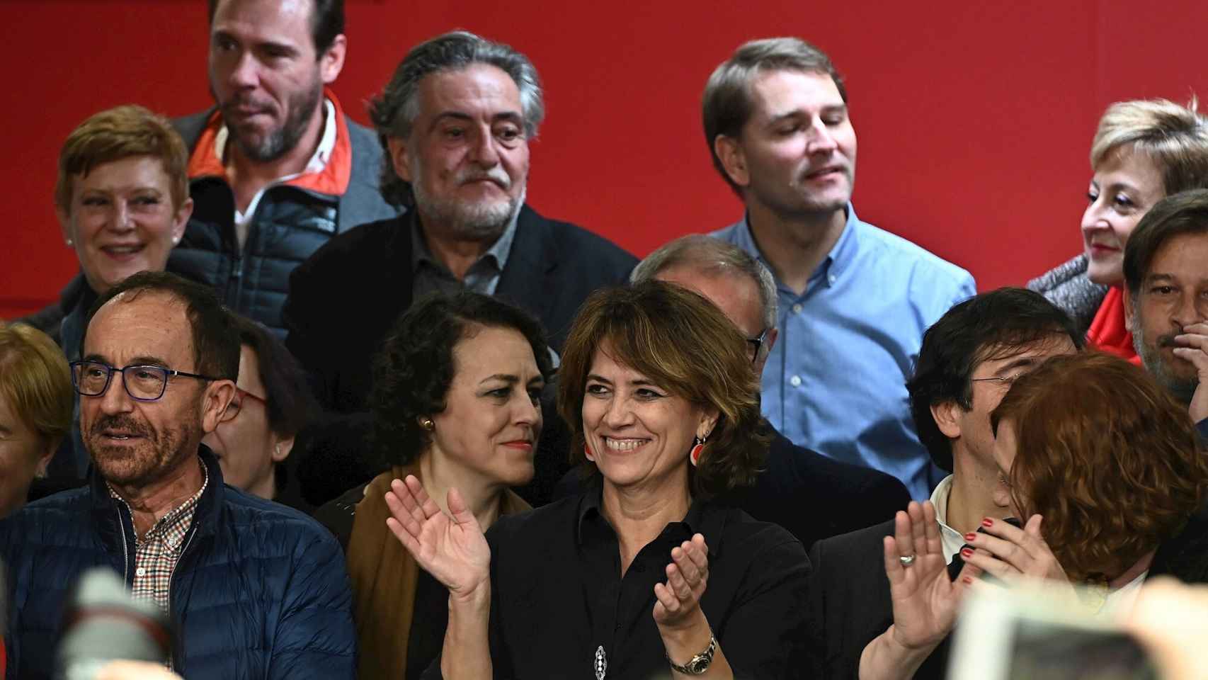 Delgado, junto a otros cargos del PSOE y del Gobierno, el domingo en Ferraz.