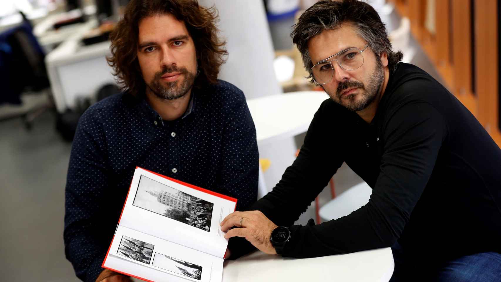 El historiador Arnau González y el fotógrafo David Ramos son los editores del libro de fotos de Campañà.