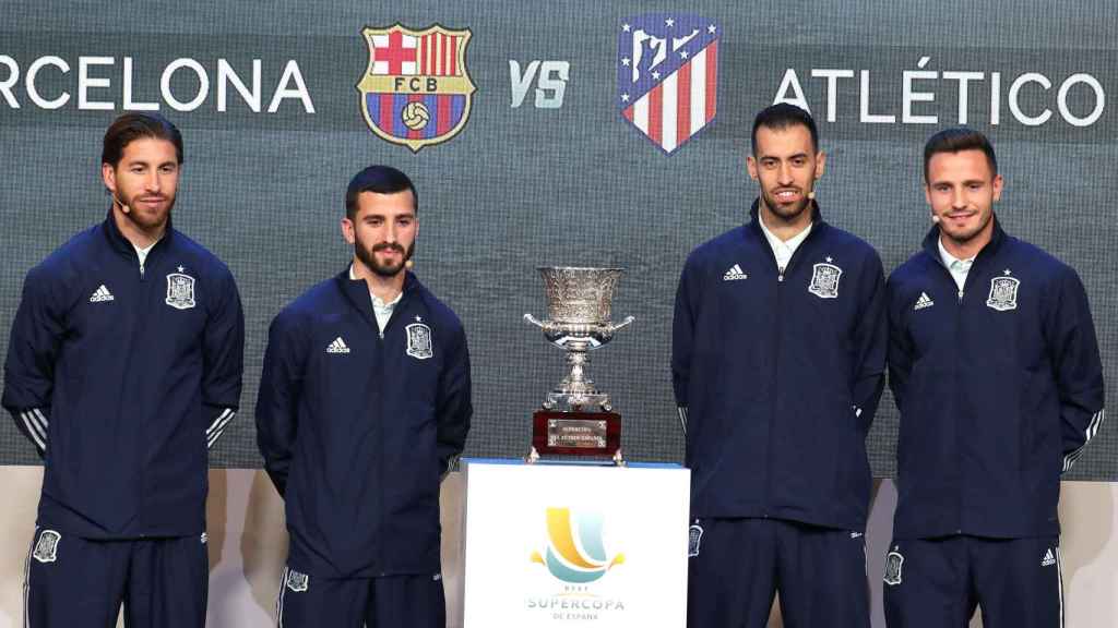 Sergio Ramos, José Luis Gayá, Sergio Busquets y Saul Ñíguez, tras el sorteo de los emparejamientos de la Supercopa de España